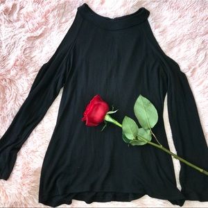 💙$5 Off the shoulder top